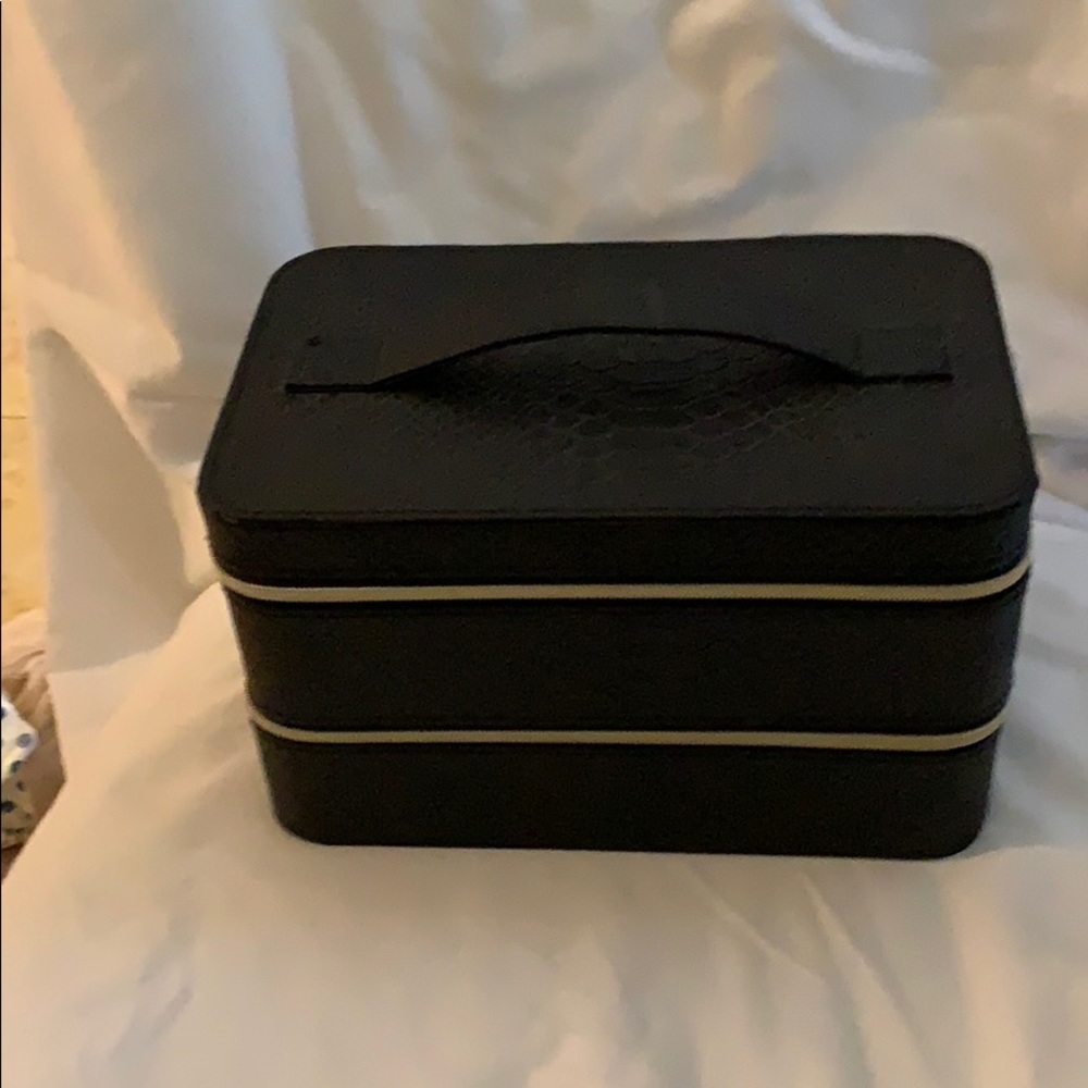 Cosmetic case box organizer